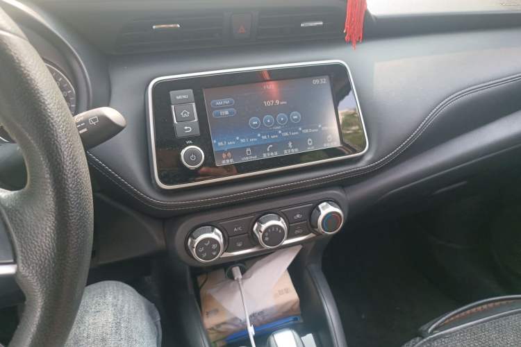 Used Nissan Kicks 2017 1.5L CVT Smart Drive Edition Audio And AC Panel