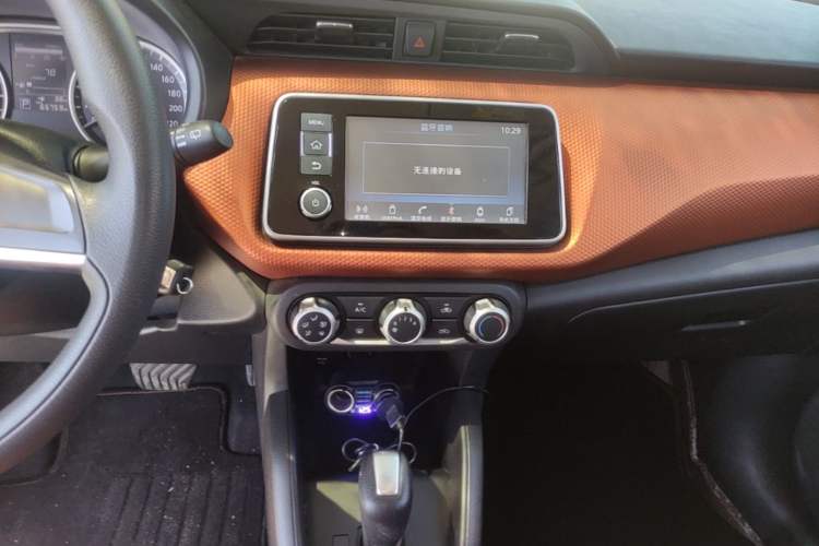 Used Nissan Kicks 2017 1.5L CVT Cool Enjoy Edition Audio And AC Panel