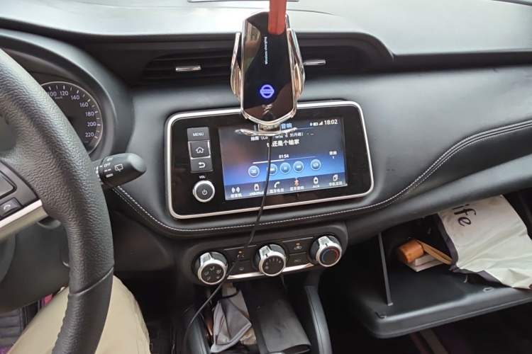Used Nissan Kicks 2017 1.5L CVT Smart Drive Edition Audio And AC Panel