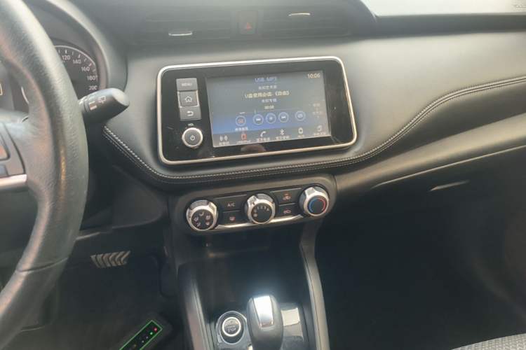 Used Nissan Kicks 2017 1.5L CVT Smart Drive Edition Audio And AC Panel
