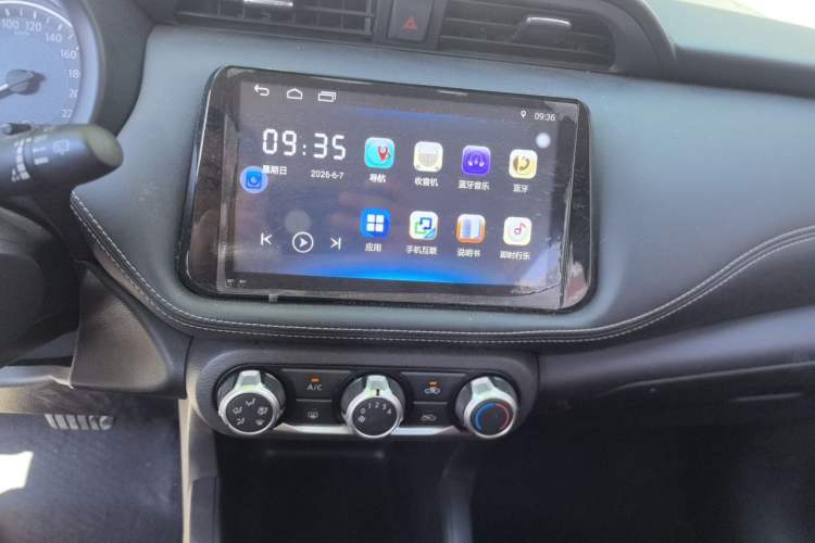 Used Nissan Kicks 2017 1.5L CVT Smart Drive Edition Audio And AC Panel