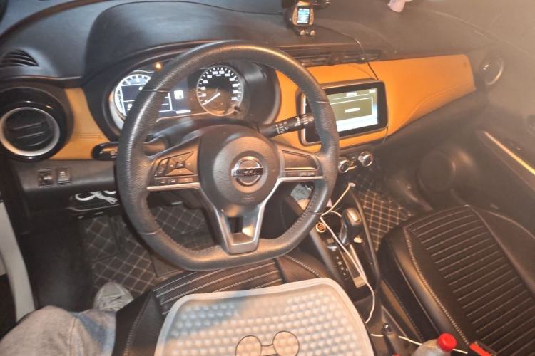 Used Nissan Kicks 2017 1.5L CVT Smart Drive Edition Center Console