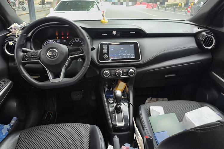 Used Nissan Kicks 2017 1.5L CVT Smart Drive Edition Center Console