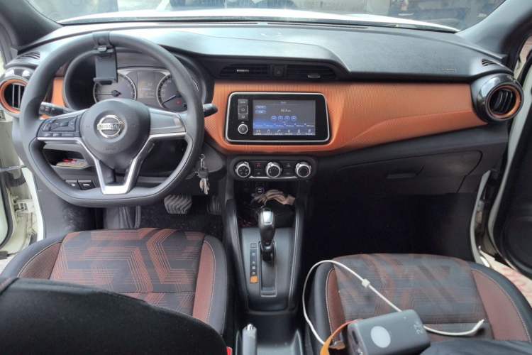 Used Nissan Kicks 2017 1.5L CVT Cool Enjoy Edition Center Console