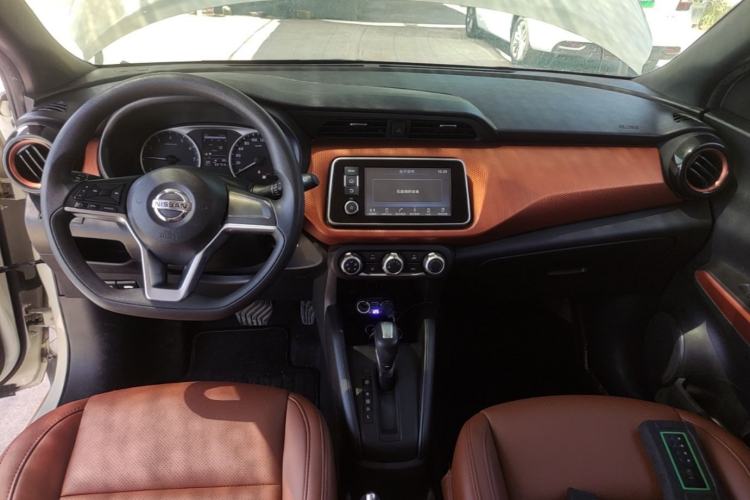 Used Nissan Kicks 2017 1.5L CVT Cool Enjoy Edition Center Console