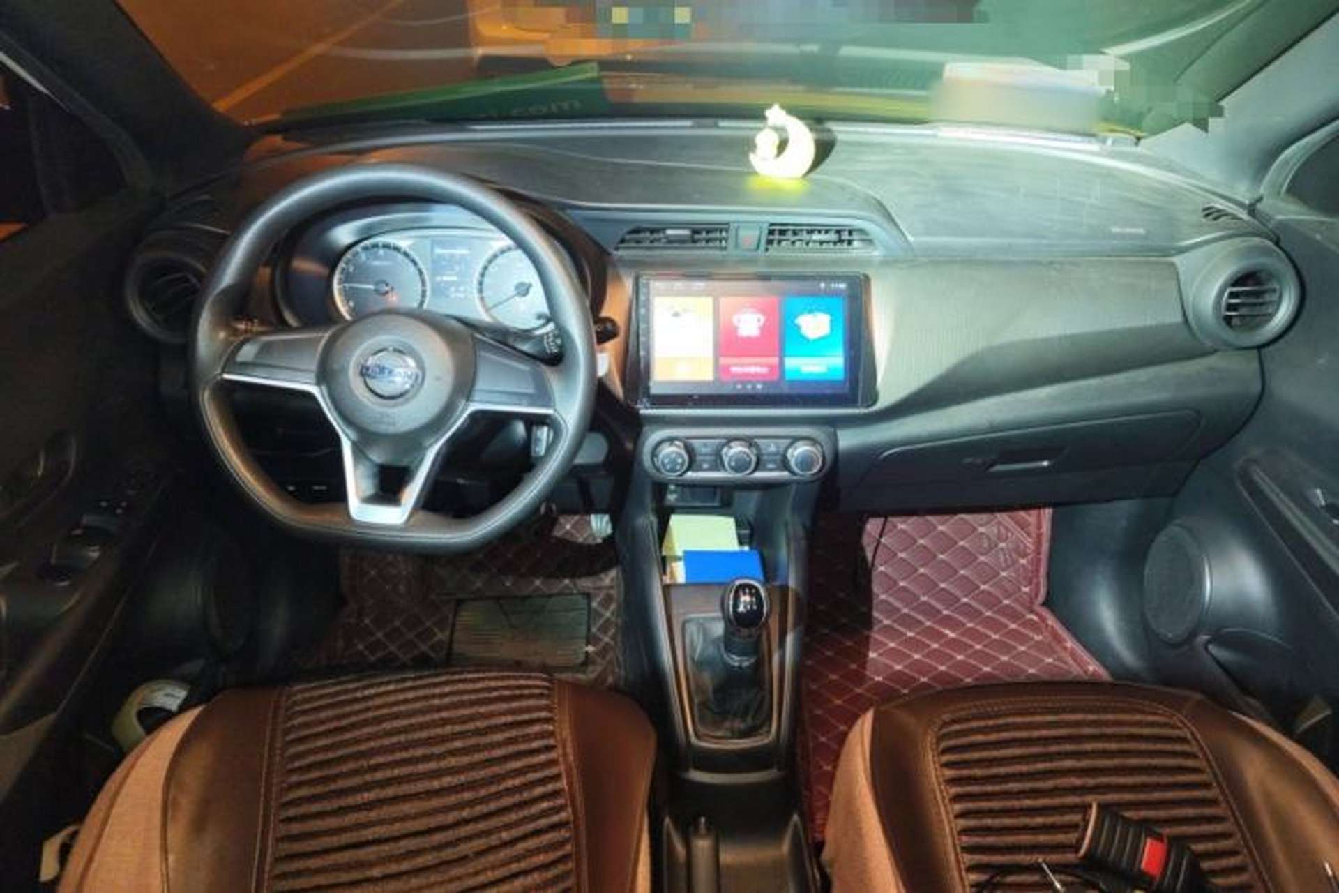 Used Nissan Kicks 2017 1.5L Manual Cool Dynamic Edition Center Console