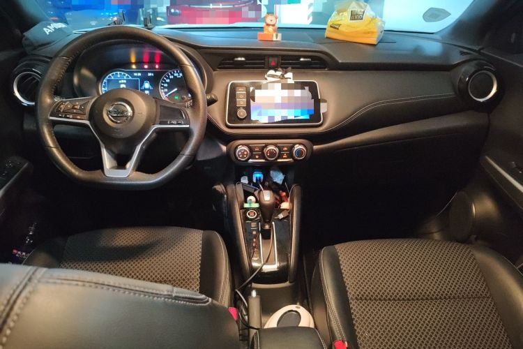 Used Nissan Kicks 2017 1.5L CVT Smart Edition Center Console
