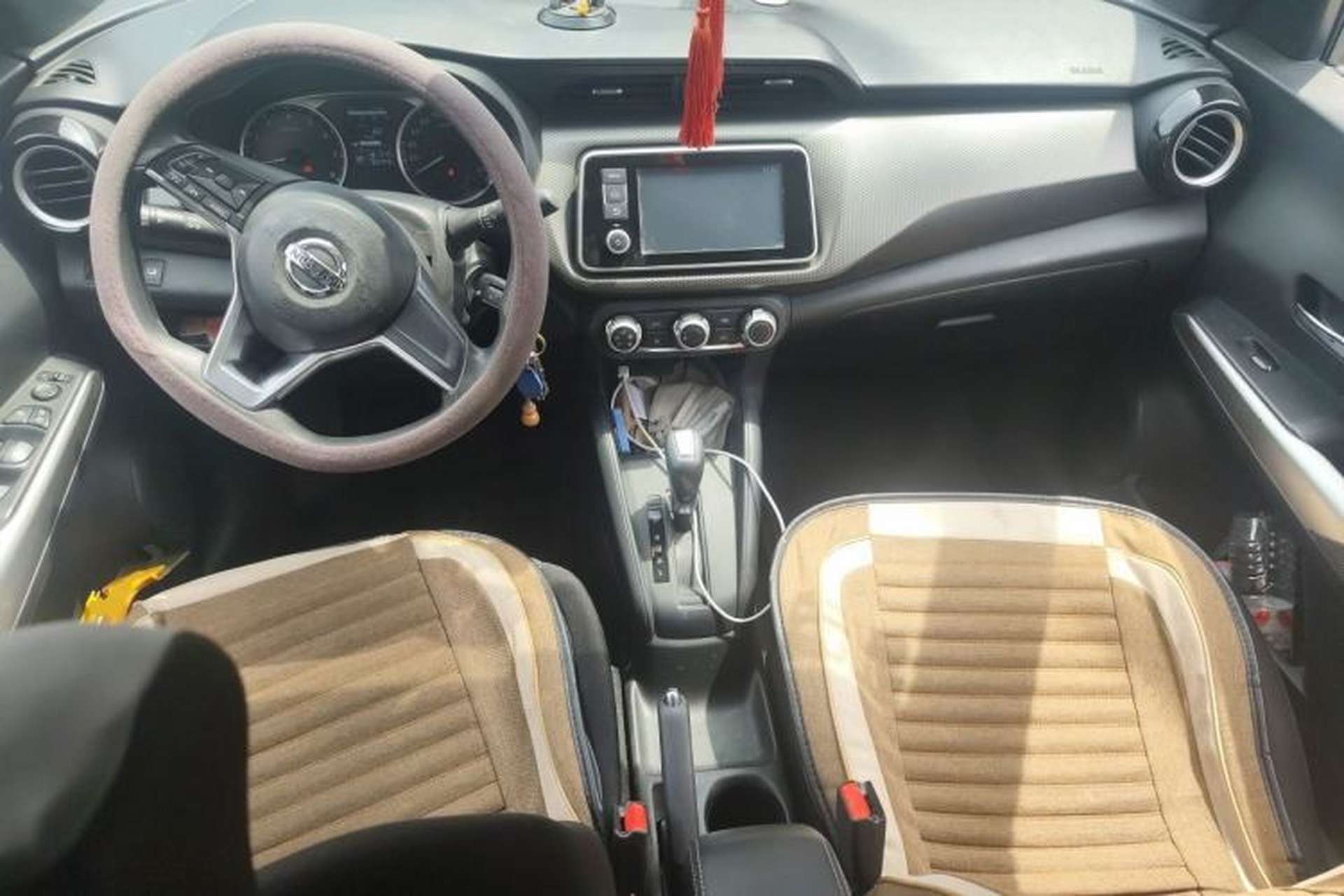 Used Nissan Kicks 2017 1.5L CVT Cool Enjoy Edition Center Console