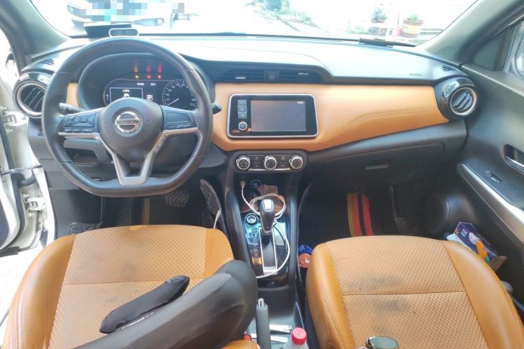 Used Nissan Kicks 2017 1.5L CVT Smart Drive Edition Center Console
