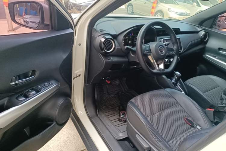 Used Nissan Kicks 2017 1.5L CVT Smart Drive Edition Driver Seat