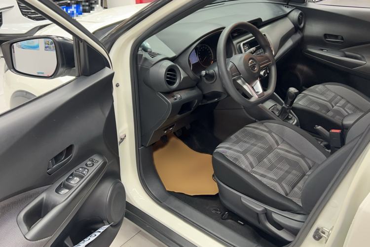 Used Nissan Kicks 2017 1.5L Manual Cool Dynamic Edition Driver Seat