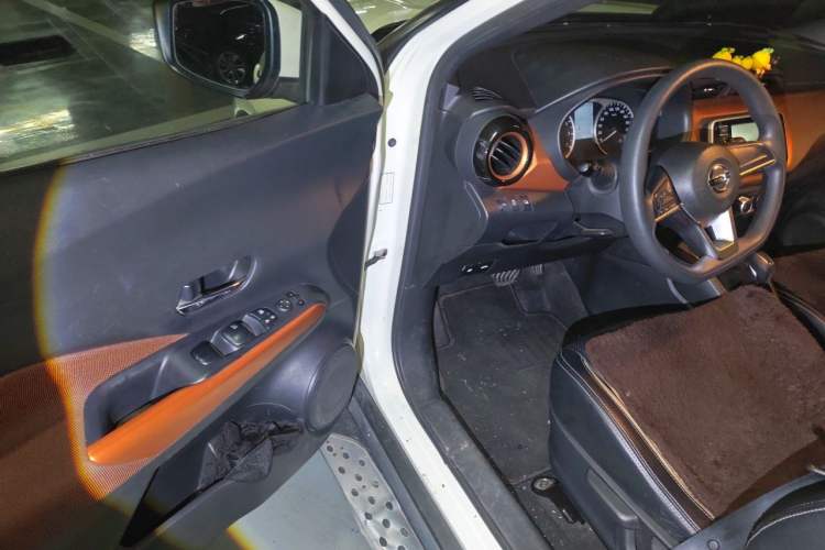 Used Nissan Kicks 2017 1.5L CVT Cool Enjoy Edition Driver Seat