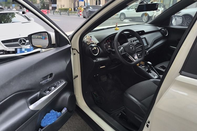 Used Nissan Kicks 2017 1.5L CVT Smart Drive Edition Driver Seat