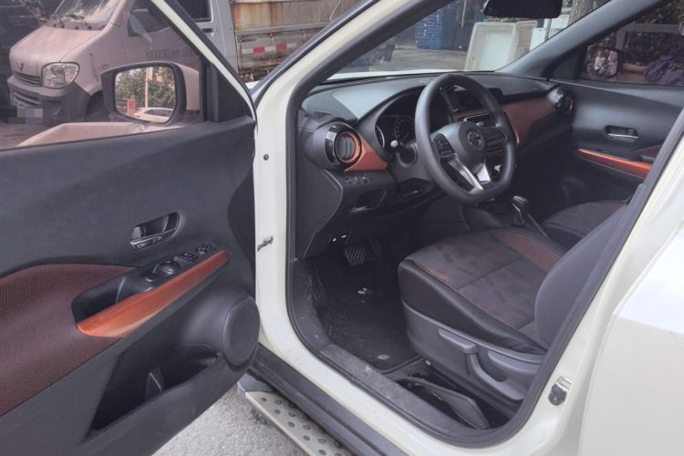 Used Nissan Kicks 2017 1.5L CVT Cool Enjoy Edition Driver Seat