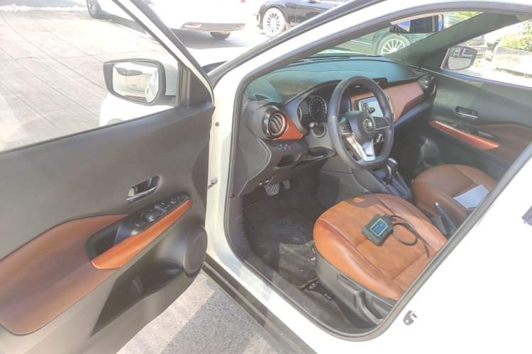 Used Nissan Kicks 2017 1.5L CVT Cool Enjoy Edition Driver Seat