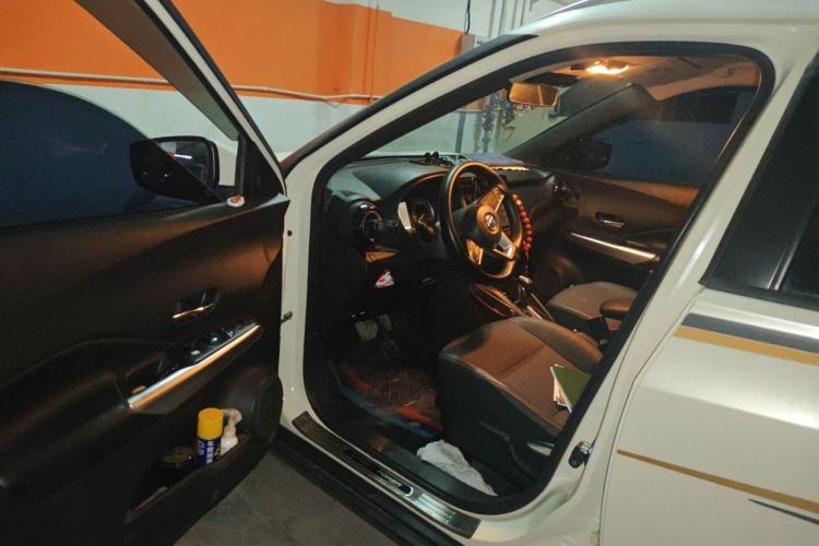 Used Nissan Kicks 2017 1.5L CVT Smart Edition Driver Seat