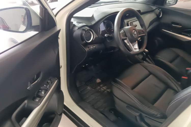 Used Nissan Kicks 2017 1.5L CVT Cool Enjoy Edition Driver Seat