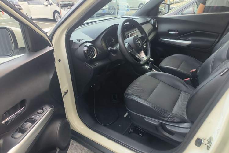 Used Nissan Kicks 2017 1.5L CVT Smart Drive Edition Driver Seat