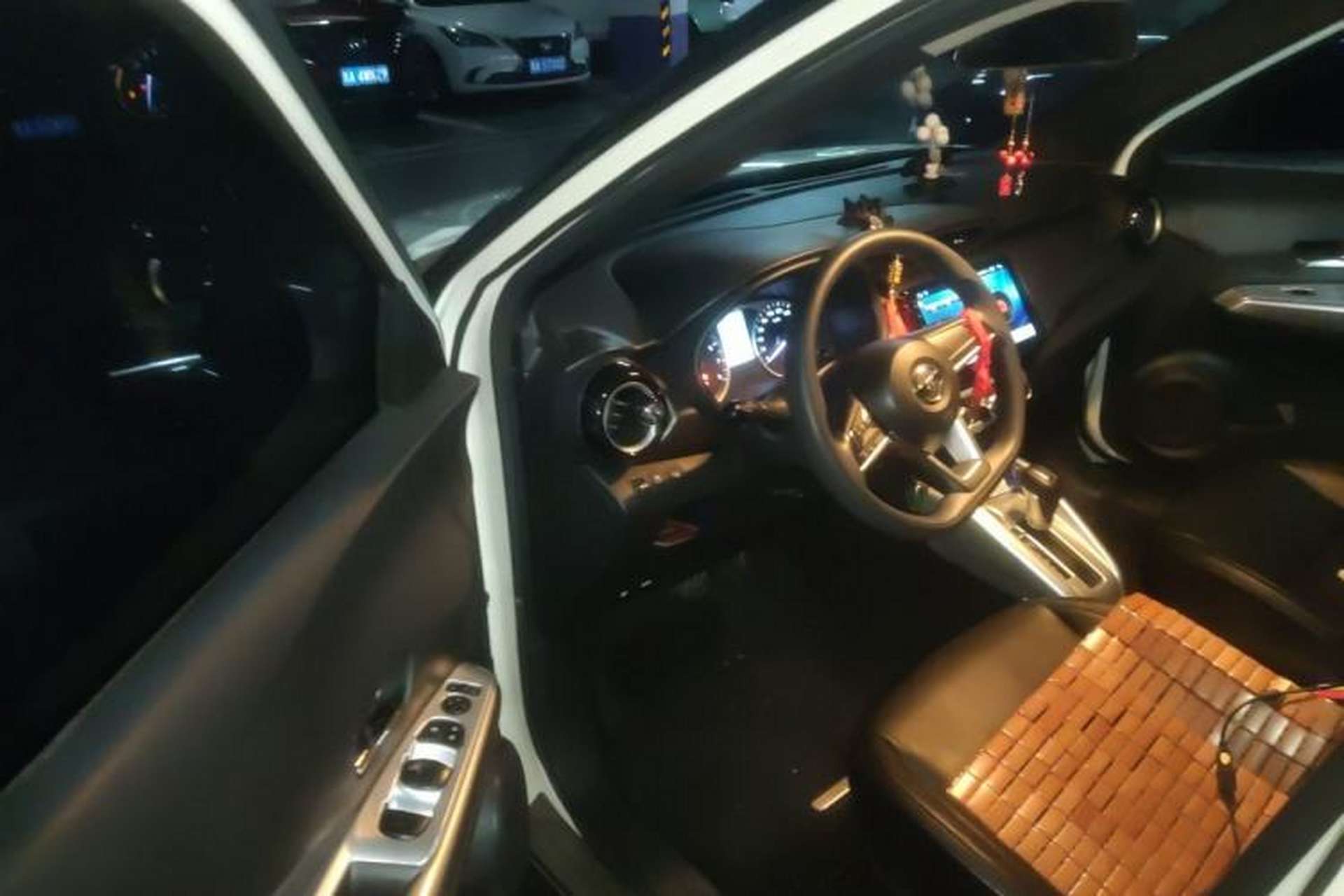 Used Nissan Kicks 2017 1.5L CVT Cool Enjoy Edition Driver Seat