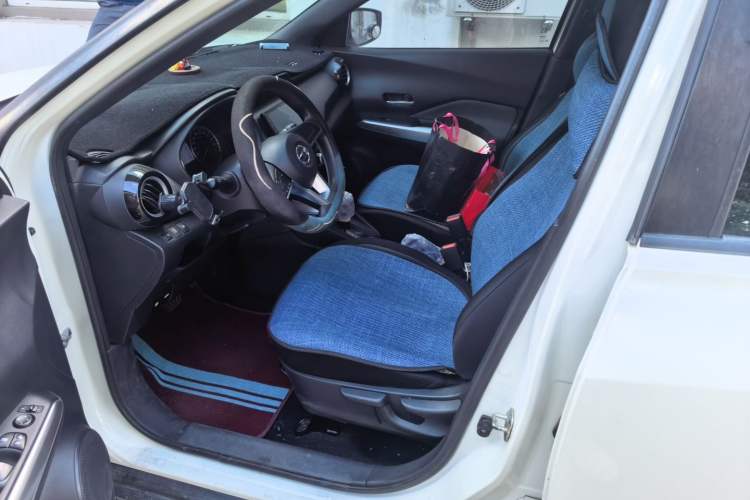 Used Nissan Kicks 2017 1.5L CVT Cool Enjoy Edition Driver Seat