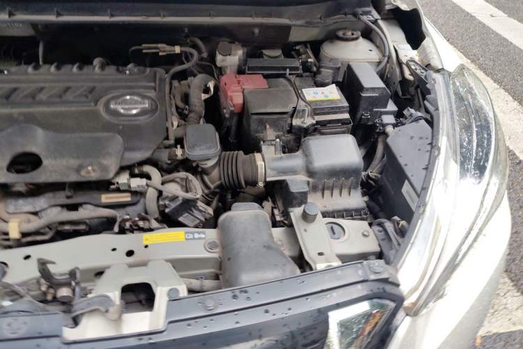 Used Nissan Kicks 2017 1.5L CVT Smart Drive Edition Engine Bay Left