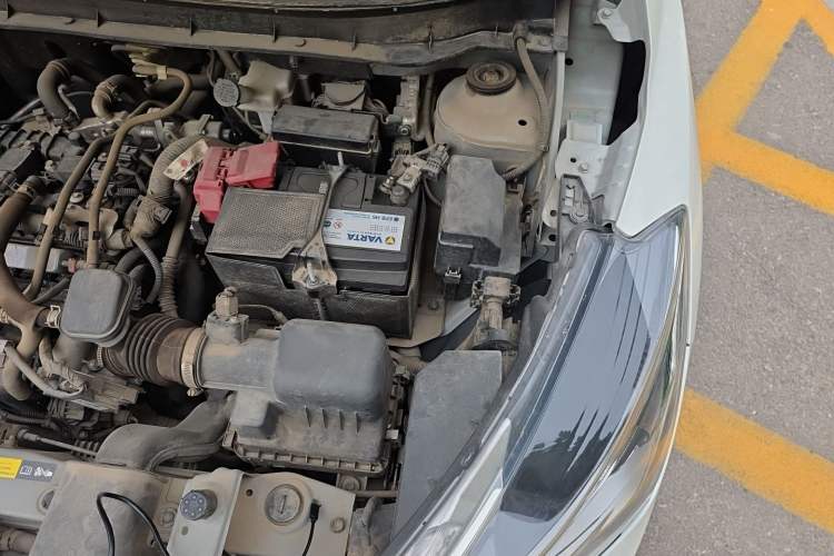 Used Nissan Kicks 2017 1.5L CVT Smart Drive Edition Engine Bay Left
