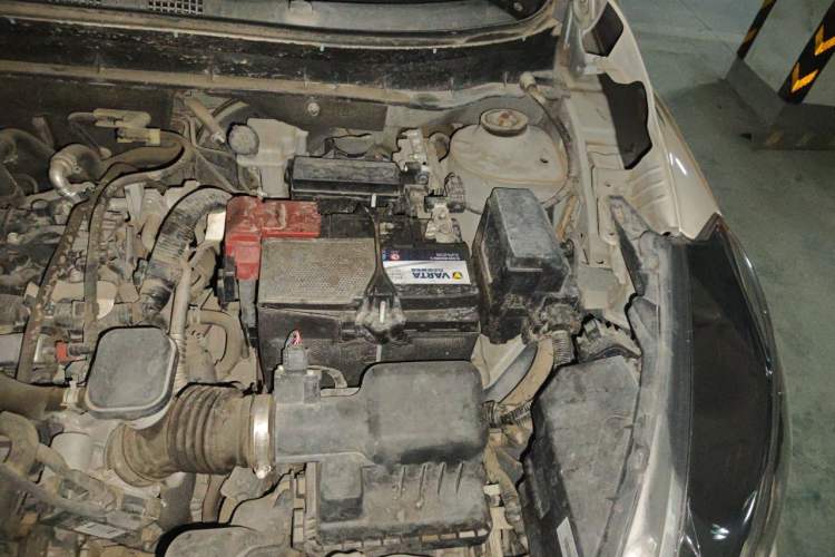 Used Nissan Kicks 2017 1.5L CVT Smart Edition Engine Bay Left