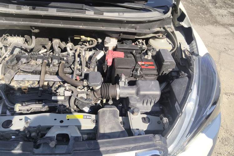 Used Nissan Kicks 2017 1.5L CVT Smart Edition Engine Bay Left