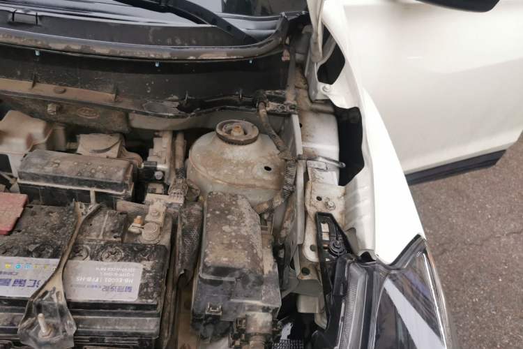 Used Nissan Kicks 2017 1.5L Manual Cool Dynamic Edition Engine Bay Left