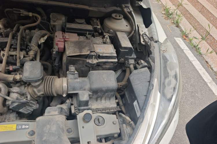 Used Nissan Kicks 2017 1.5L CVT Smart Drive Edition Engine Bay Left