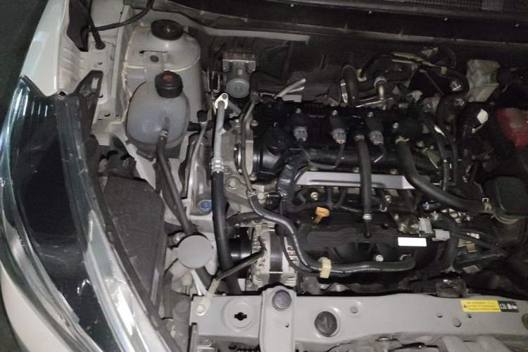 Used Nissan Kicks 2017 1.5L CVT Smart Drive Edition Engine Bay Right