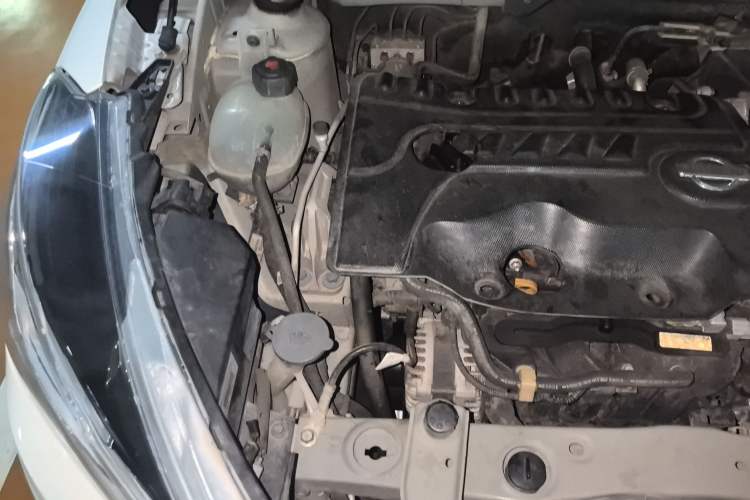 Used Nissan Kicks 2017 1.5L CVT Smart Drive Edition Engine Bay Right