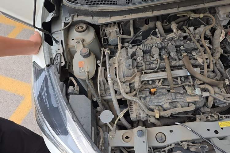 Used Nissan Kicks 2017 1.5L CVT Smart Drive Edition Engine Bay Right