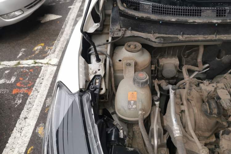 Used Nissan Kicks 2017 1.5L Manual Cool Dynamic Edition Engine Bay Right