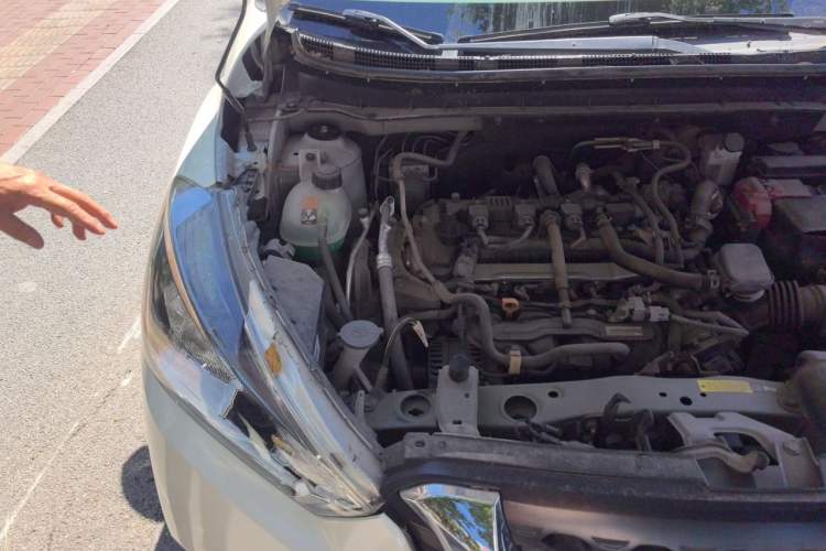 Used Nissan Kicks 2017 1.5L CVT Smart Drive Edition Engine Bay Right