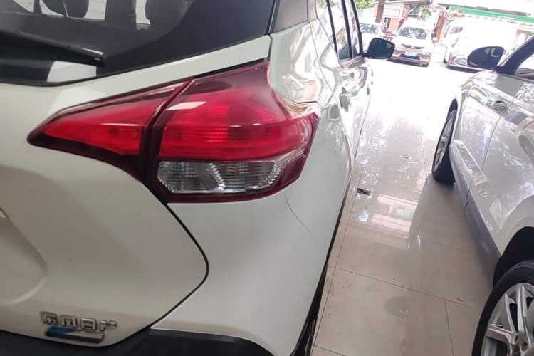 Used Nissan Kicks 2017 1.5L CVT Cool Enjoy Edition Exterior 3