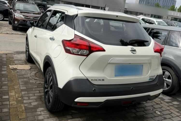 Used Nissan Kicks 2017 1.5L CVT Smart Drive Edition Exterior 5