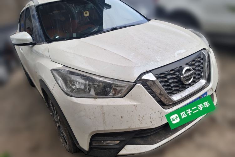 Used Nissan Kicks 2017 1.5L CVT Cool Enjoy Edition Front Right 45 Deg