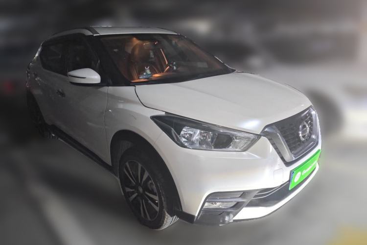 Used Nissan Kicks 2017 1.5L CVT Smart Drive Edition Front Right 45 Deg