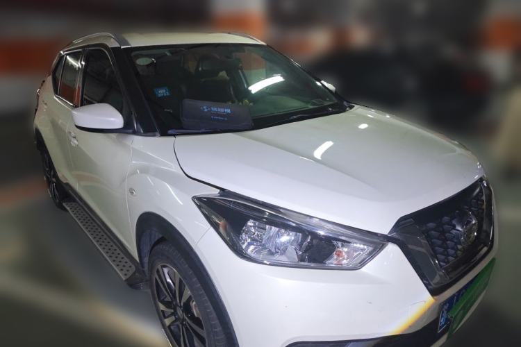 Used Nissan Kicks 2017 1.5L CVT Cool Enjoy Edition Front Right 45 Deg