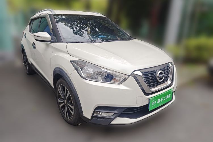 Used Nissan Kicks 2017 1.5L CVT Smart Drive Edition Front Right 45 Deg