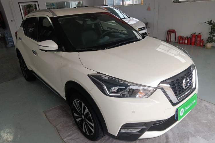 Used Nissan Kicks 2017 1.5L CVT Smart Edition Front Right 45 Deg