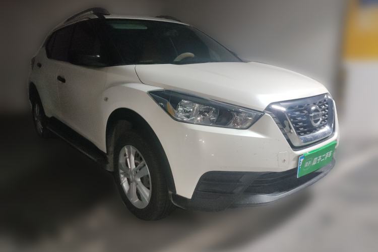 Used Nissan Kicks 2017 1.5L Manual Cool Dynamic Edition Front Right 45 Deg
