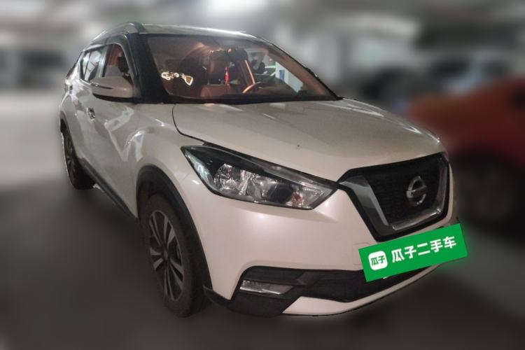 Used Nissan Kicks 2017 1.5L CVT Smart Drive Edition Front Right 45 Deg