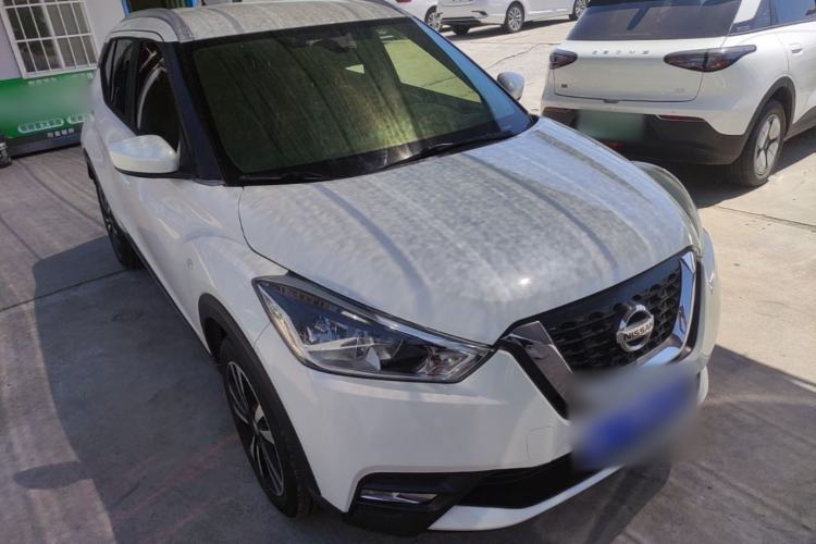 Used Nissan Kicks 2017 1.5L CVT Cool Enjoy Edition Front Right 45 Deg