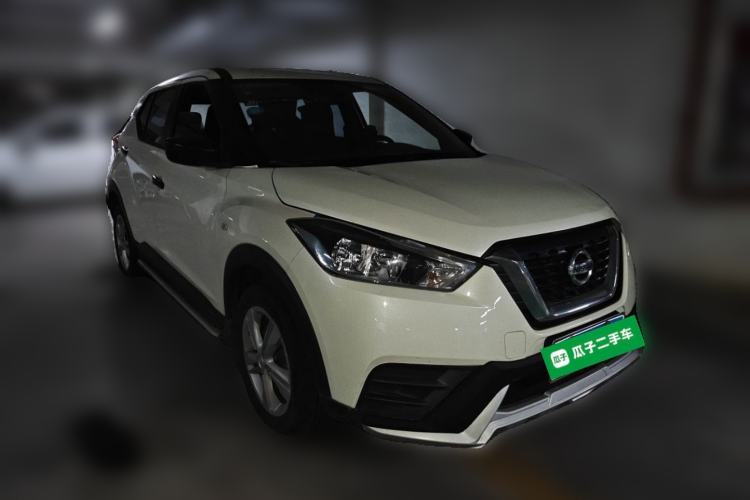 Used Nissan Kicks 2017 1.5L Manual Cool Dynamic Edition Front Right 45 Deg
