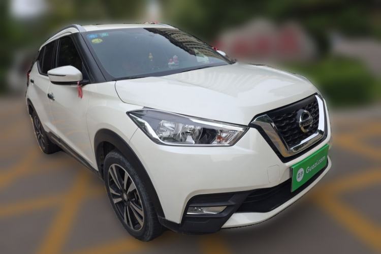 Used Nissan Kicks 2017 1.5L CVT Smart Drive Edition Front Right 45 Deg