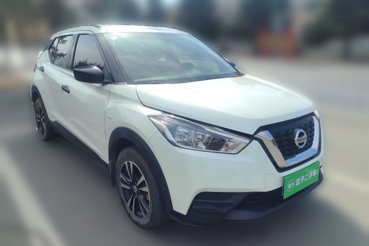 Used Nissan Kicks 2017 1.5L Manual Cool Dynamic Edition Front Right 45 Deg