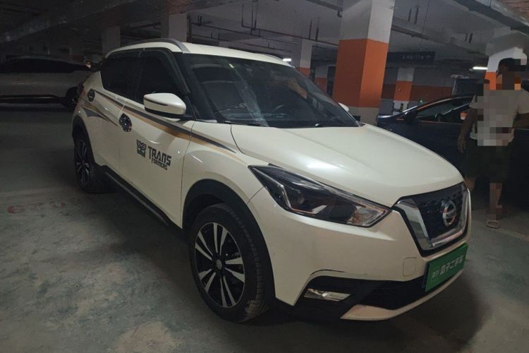 Used Nissan Kicks 2017 1.5L CVT Smart Edition Front Right 45 Deg