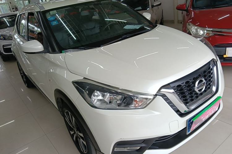 Used Nissan Kicks 2017 1.5L CVT Cool Enjoy Edition Front Right 45 Deg
